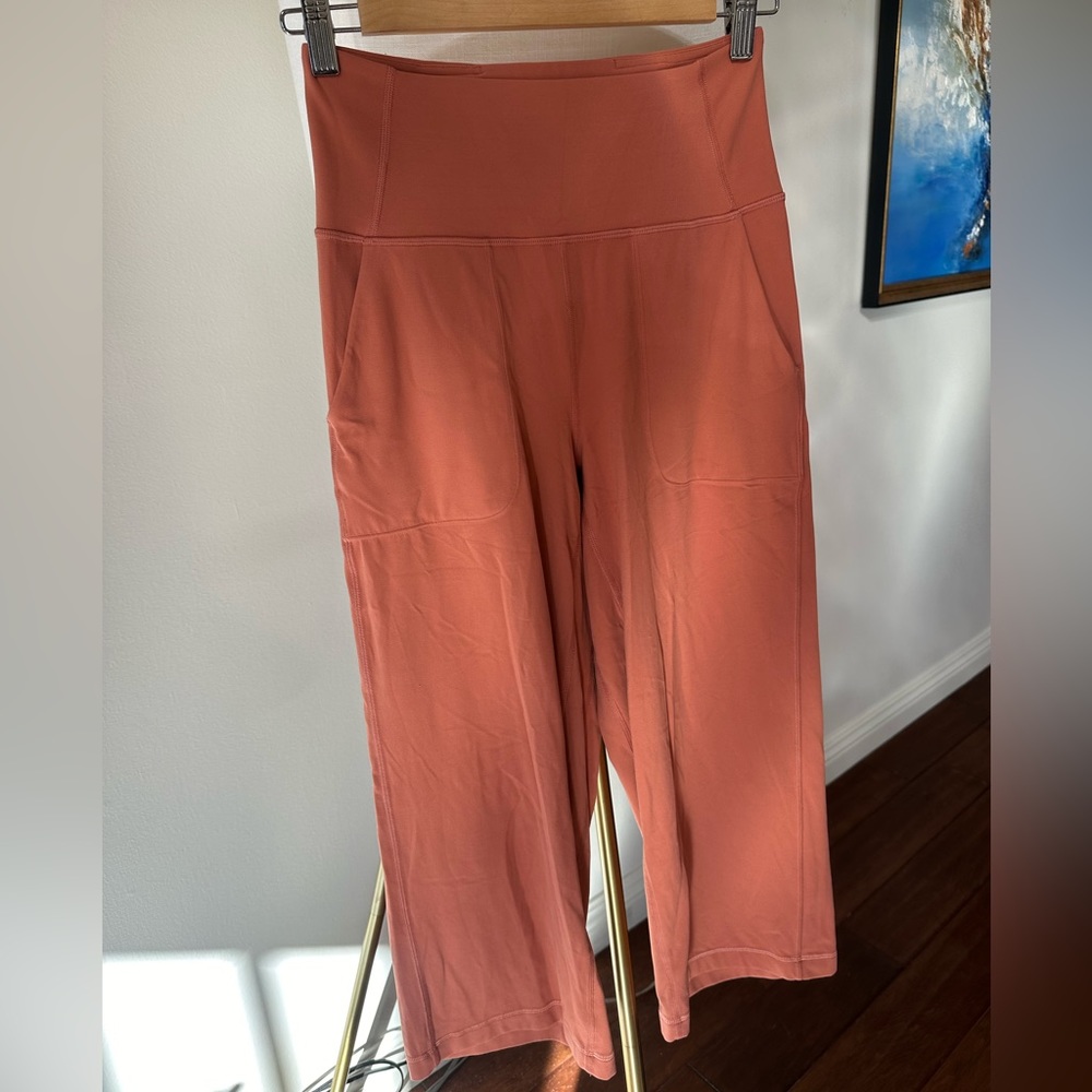 Lululemon wide leg capris pant, barely wear, with wash tag, size 6,orange color.